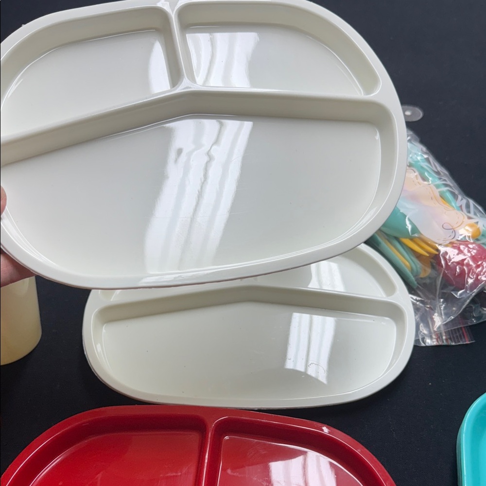 Colorful Plastic Dinnerware Set - Picture 7 of 15